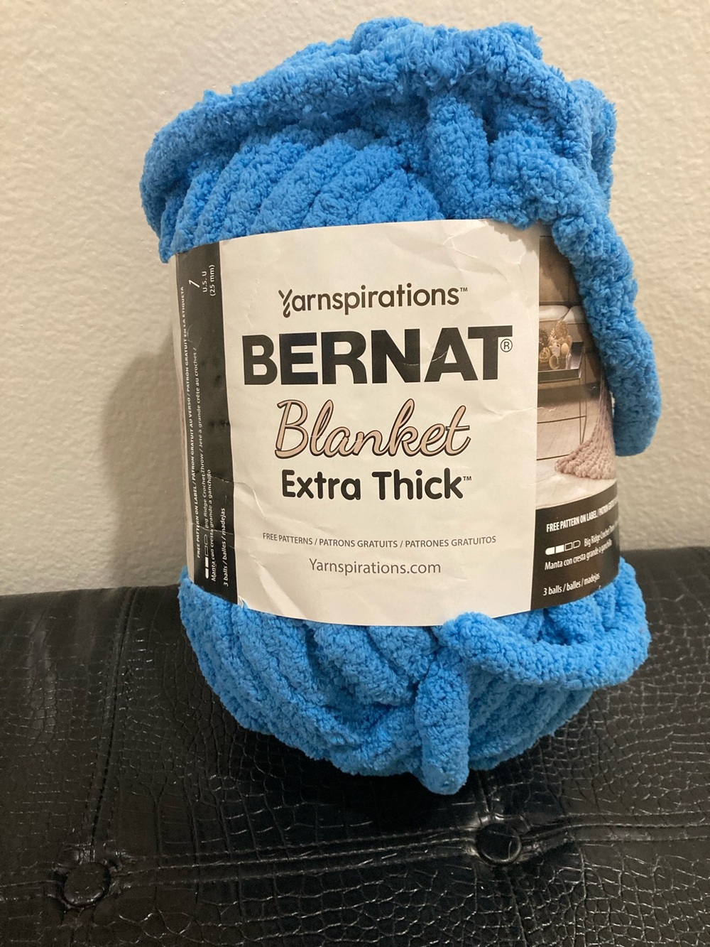 NWT Bernat Blanket Extra Thick US U 25mm 100% Polyester Color 62073 Sky